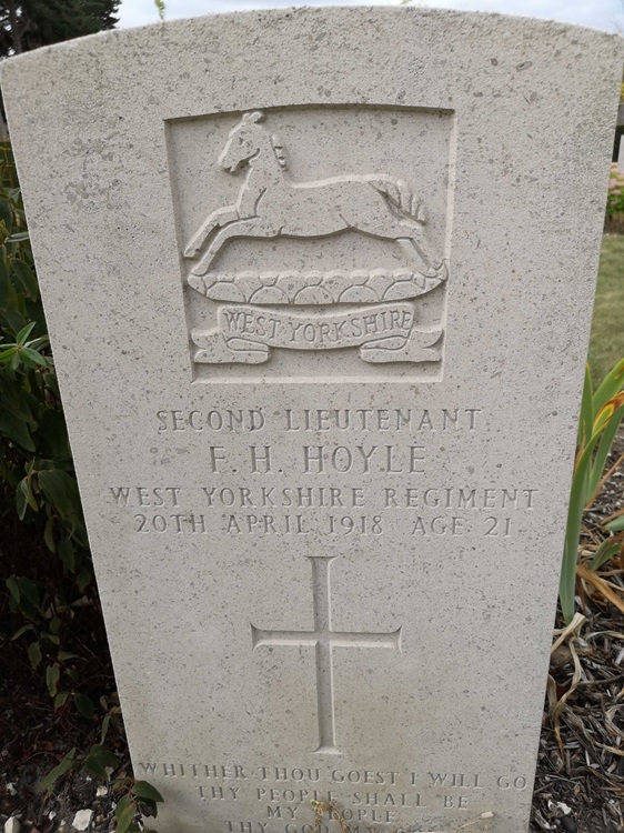 grave for f hoyle