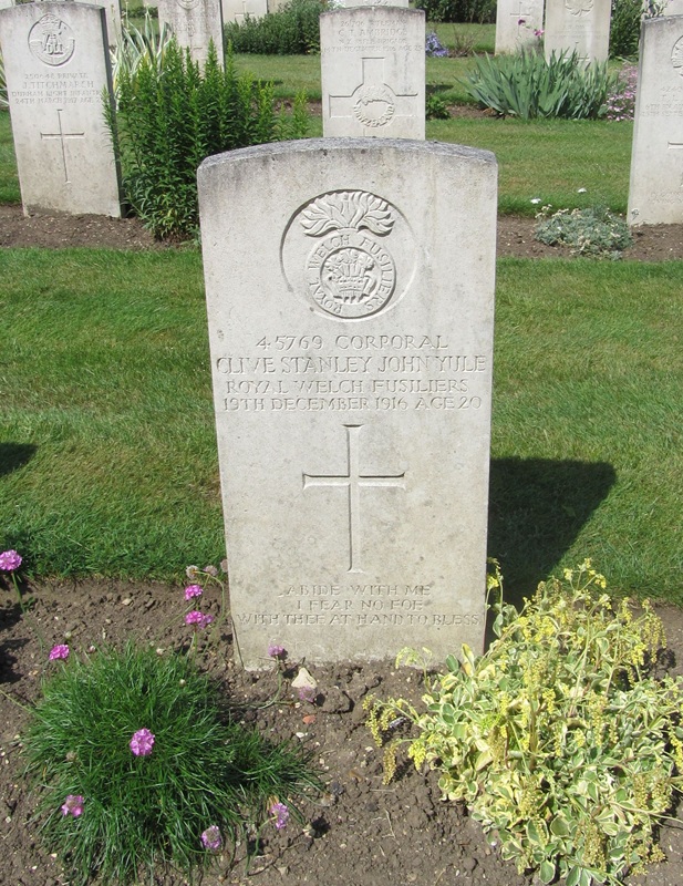 grave for c yule
