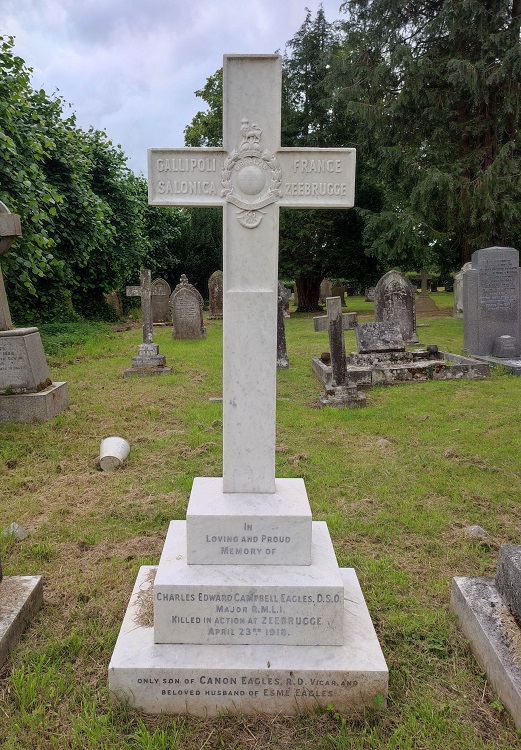 Lt Eagles grave